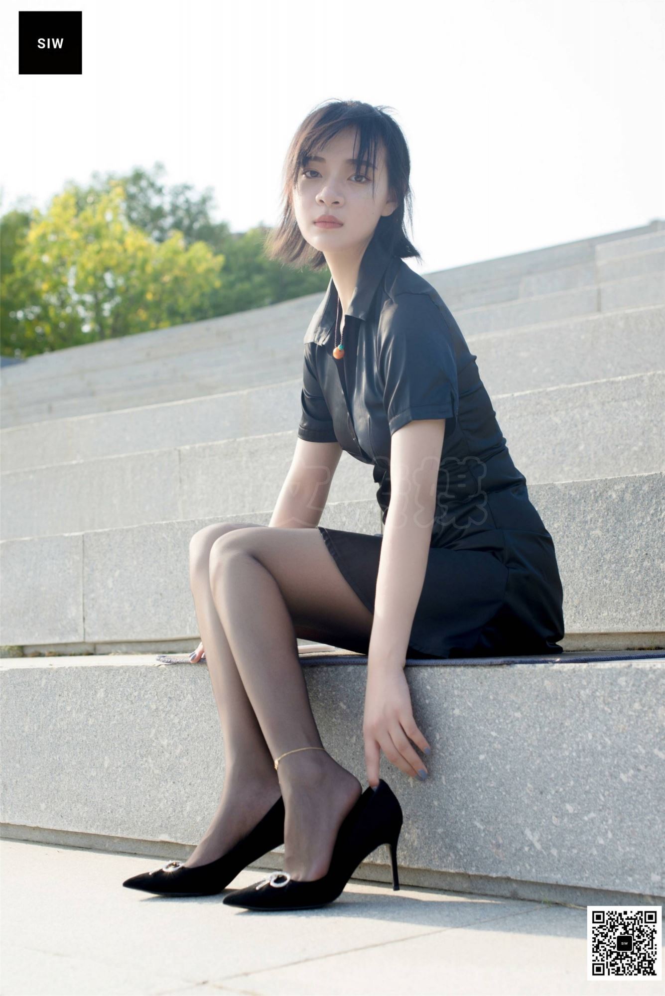 SIW斯文传媒 091 思琪 真丝修身超短低腰裙